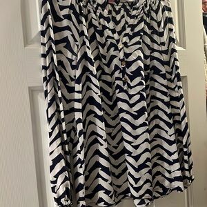 Women’s Lilly Pulitzer Elsa Satin Blouse in Navy Blue & White. Like New.
